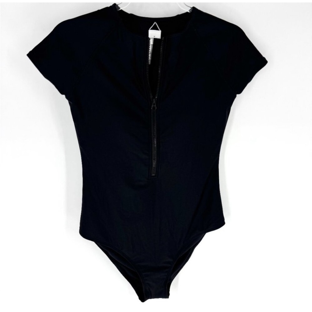 Cupshe One Piece Short Sleeve Swimsuit Zipper Detail Black Size Medium